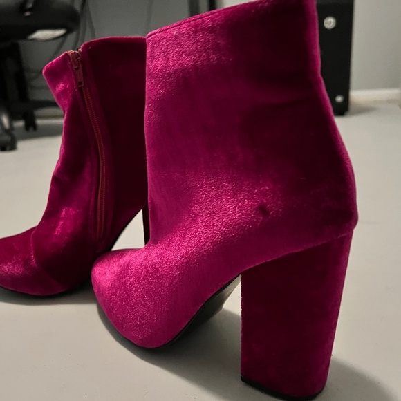 Pink booties - Picture 1 of 3